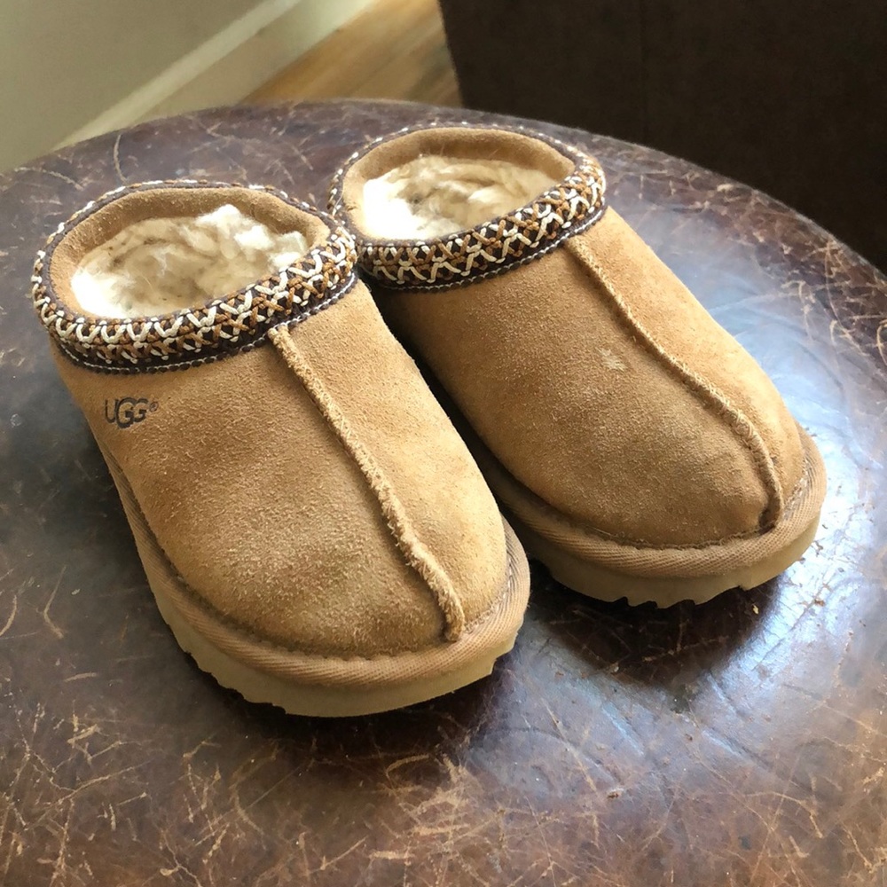 UGG Tasman kid slipper size 10 great used condition a ton of life left